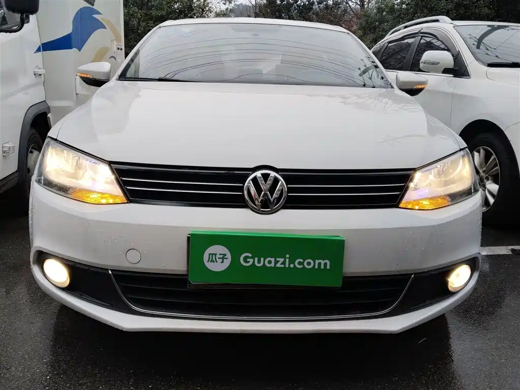 Volkswagen Sagitar 2014 Facelift 1.6L Automatic Leading Version фото 3