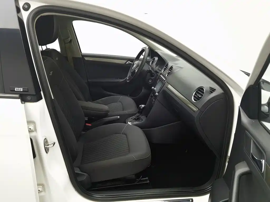 Photo 23 - Volkswagen Jetta