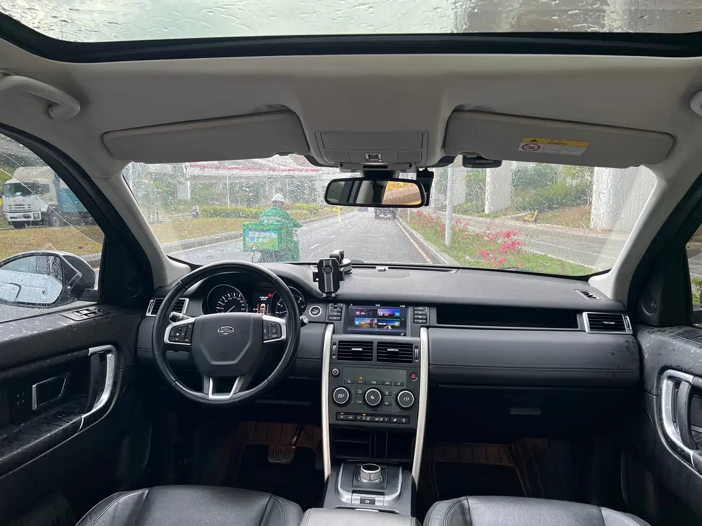 Land Rover Discovery Sport 2016 2.0T HSE фото 16