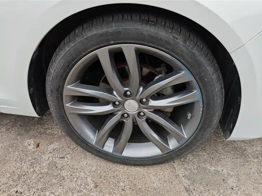 Hongqi H5 2018 30TD Smart Connected Dynamic Edition фото 6
