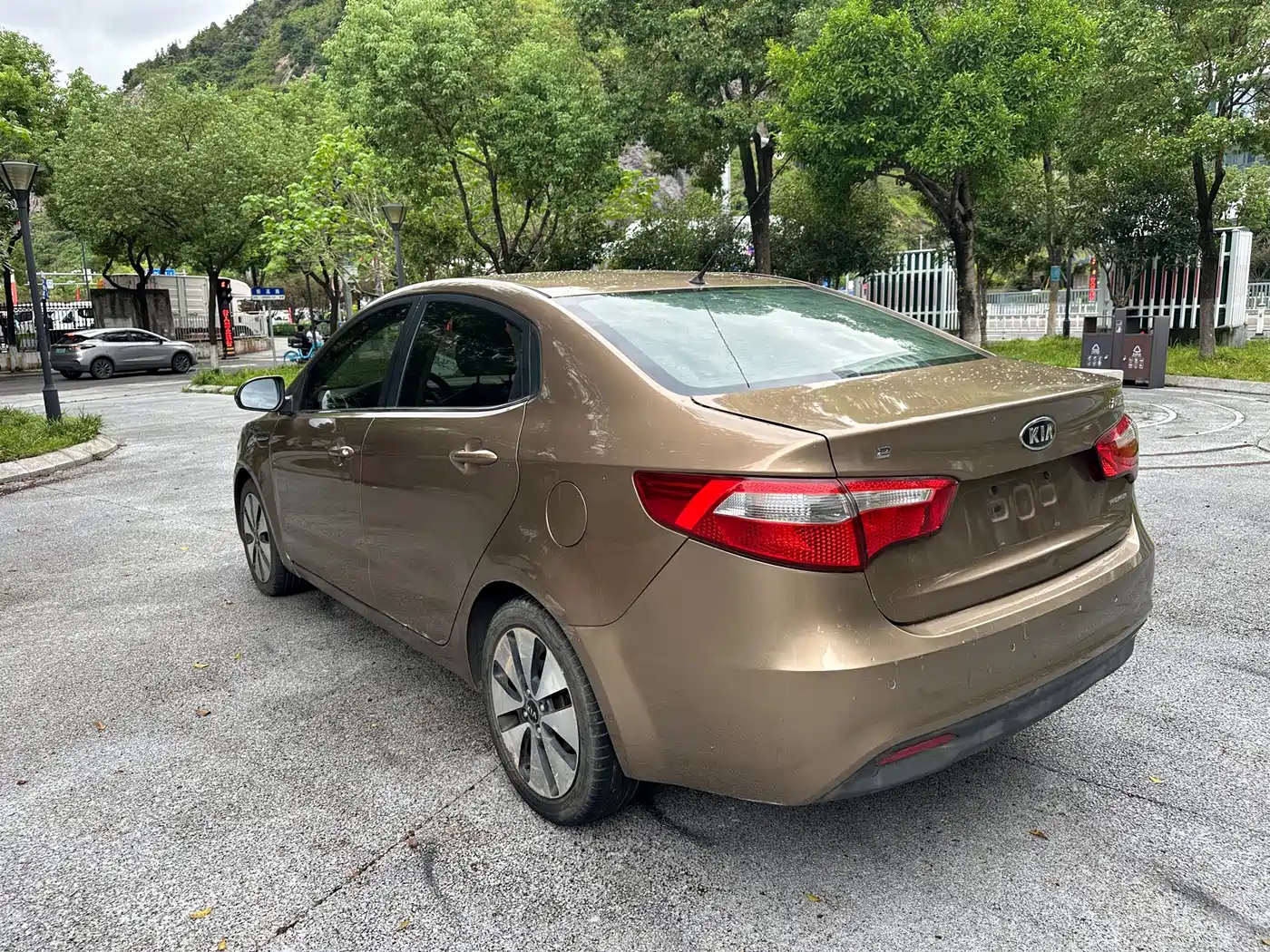 Kia K2 2012 2012 Sedan 1.6L AT Premium ECO Commemorative Edition