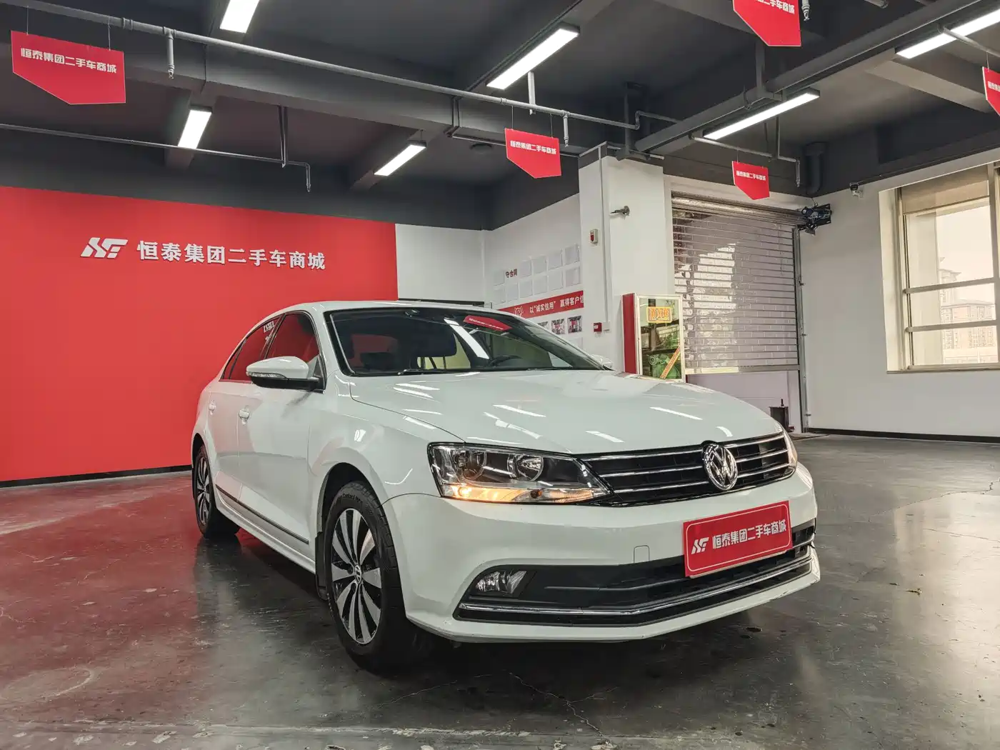 Volkswagen Sagitar 2018 1.6L Automatic Comfort фото 3