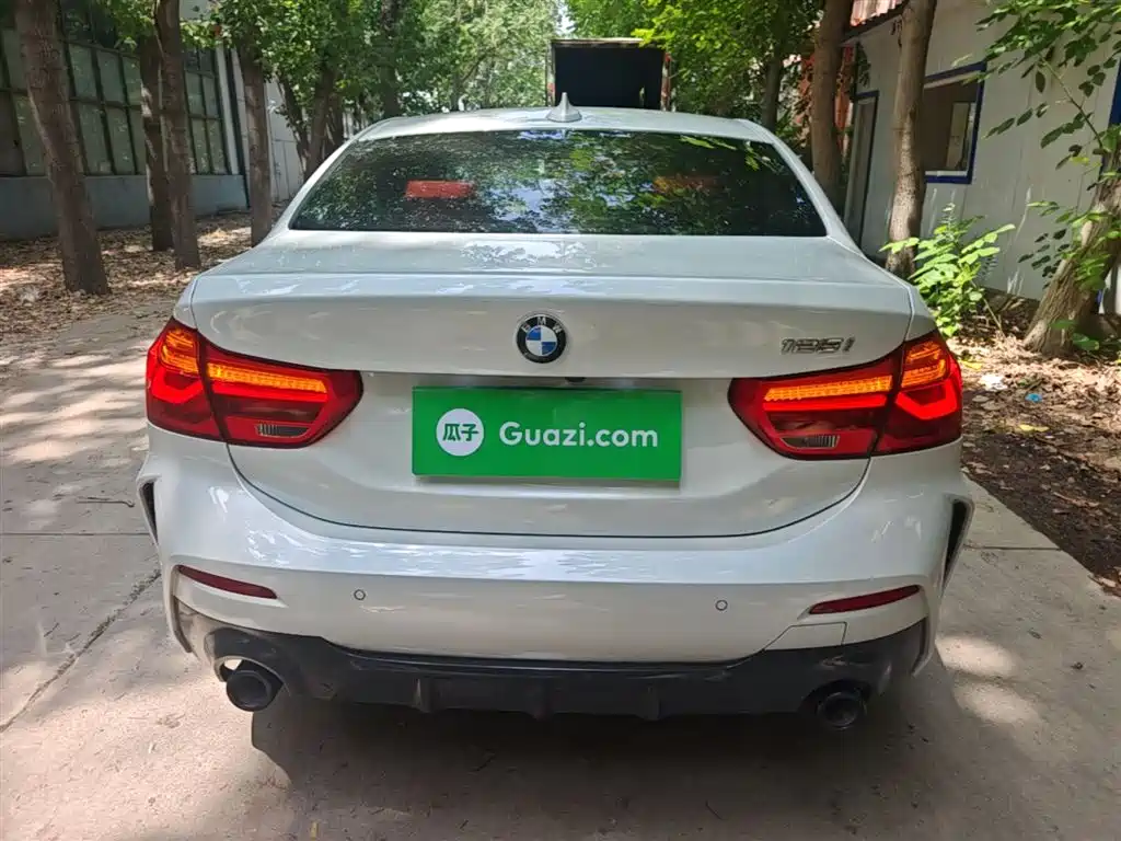 BMW 1 Series 2022 125i M Sport Shadow Edition фото 6