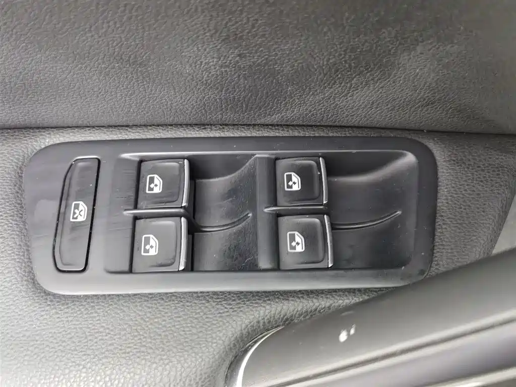 Volkswagen Golf 2018 1.6L Automatic Comfort фото 9