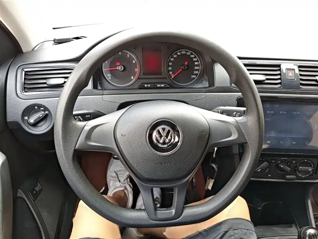 Volkswagen Santana 2016 1.4L Manual Trend Edition фото 11