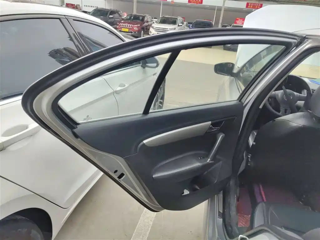 Volkswagen Lavida 2013 Facelift Classic 1.6L Automatic Comfort фото 22