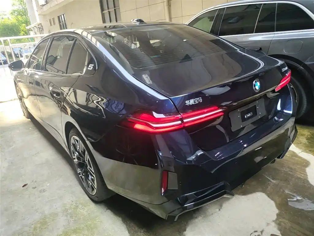 BMW 5-SERIES