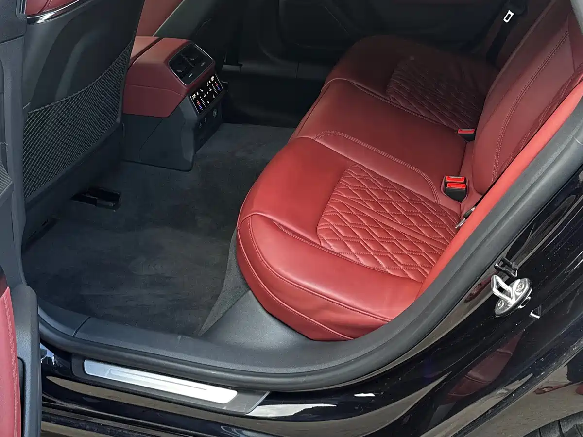 Audi A7L 2022 2022 45 TFSI quattro S-line Black Warrior Edition