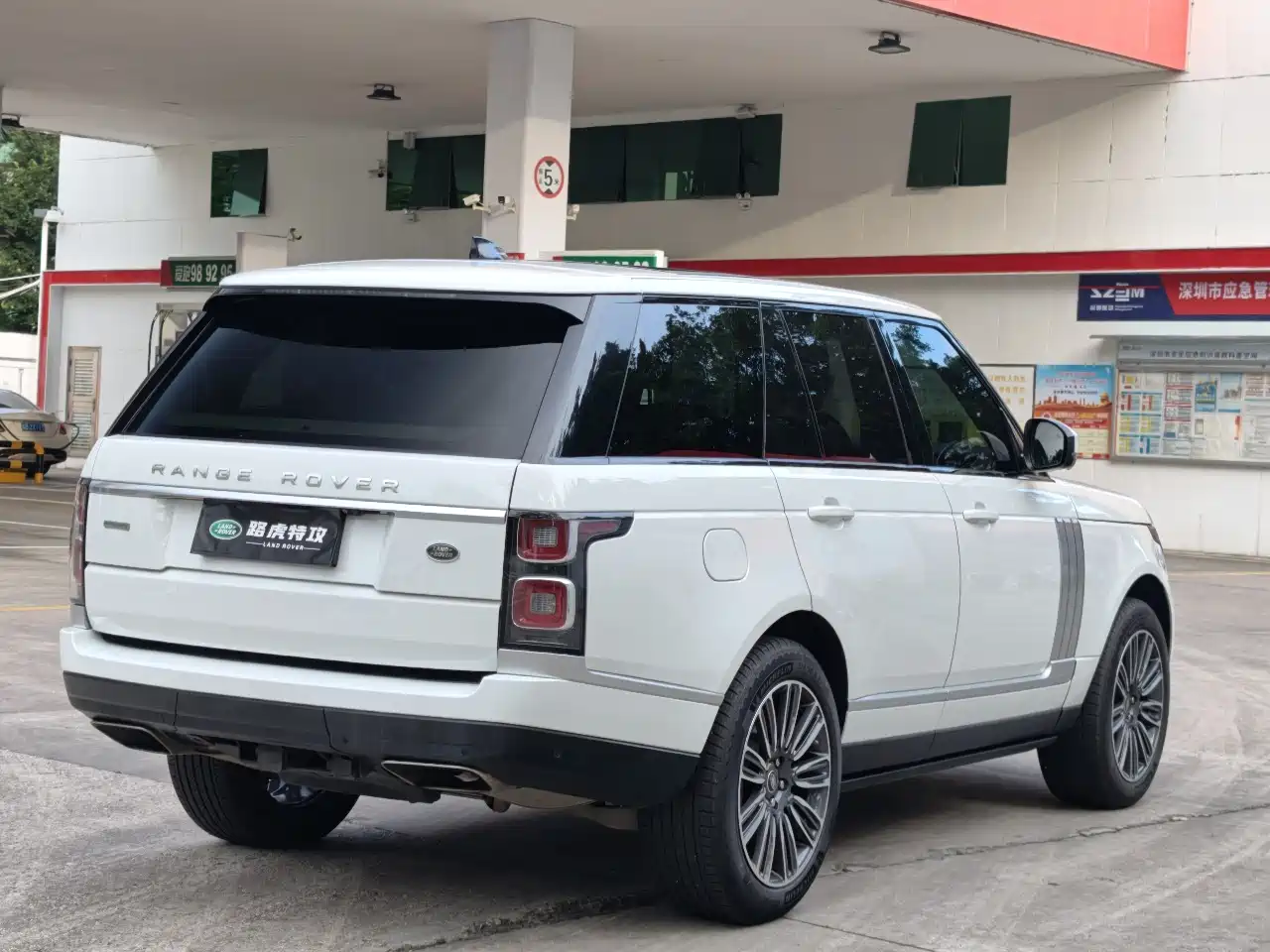 Land Rover Range Rover 2018 3.0 SC V6 Vogue Heritage Edition фото 15