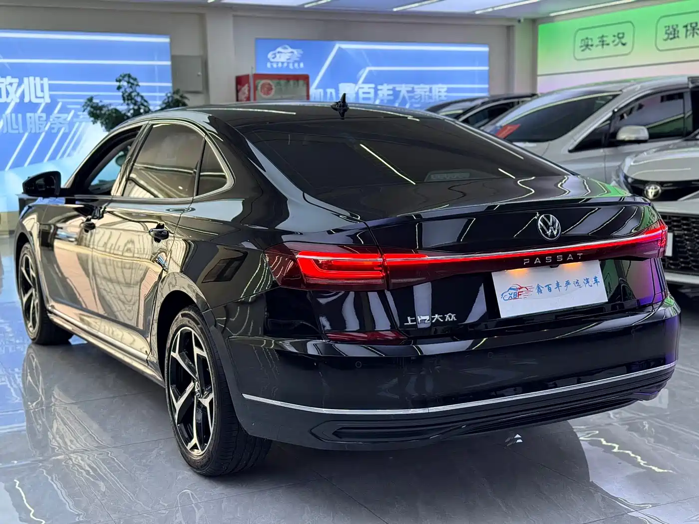 Volkswagen Passat 2025 Outstanding 330TSI Starlight Elite Edition фото 8