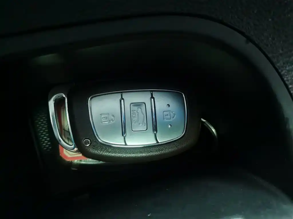 Hyundai Sonata 2015 1.6T GLS Smart фото 9