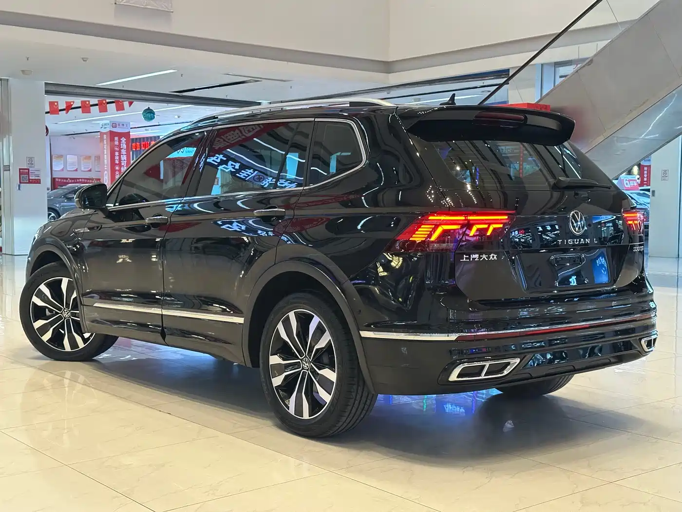 Volkswagen Tiguan L 2023 330TSI Auto 2WD R-Line Premium Edition фото 6