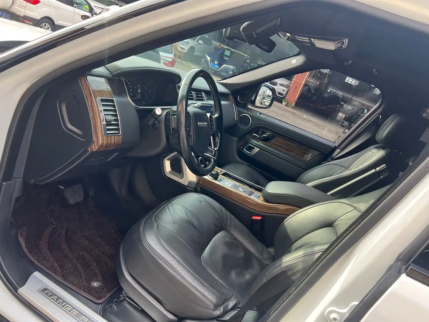 Land Rover Range Rover 2018 3.0 SC V6 Vogue Heritage Extended Edition фото 2