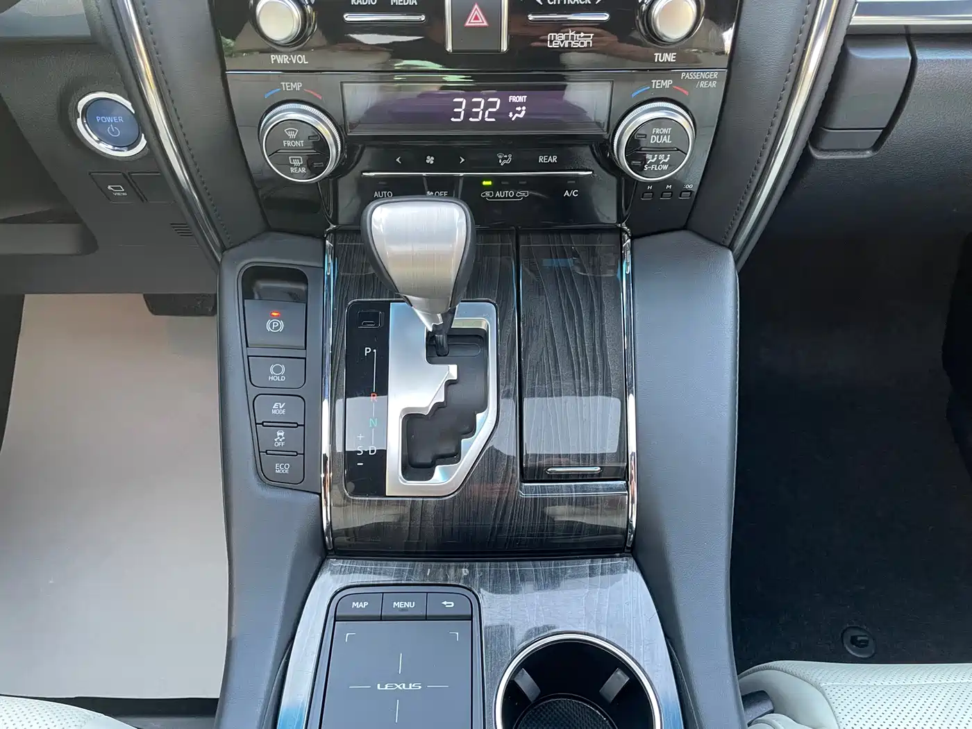 Lexus LM 2020 300h Seven-Seater Elegance Edition фото 22