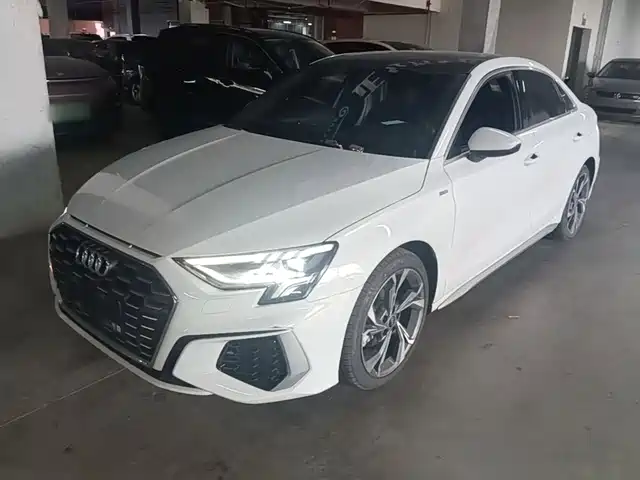 Audi A3 A3L Limousine 35 TFSI, Стиль Спорт