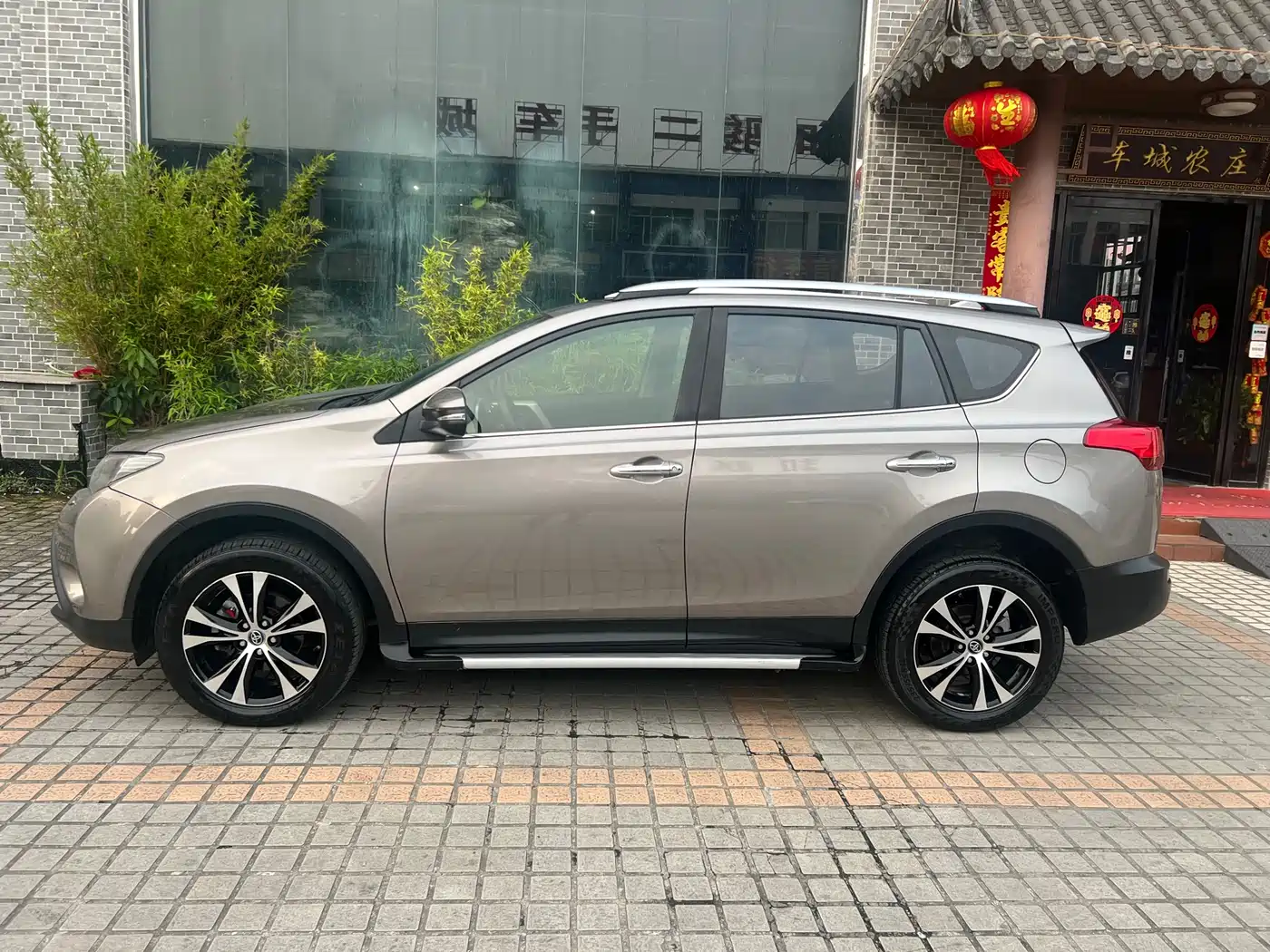 Toyota RAV4 Rongfang 2015 2.5L Automatic 4WD Luxury Edition фото 4