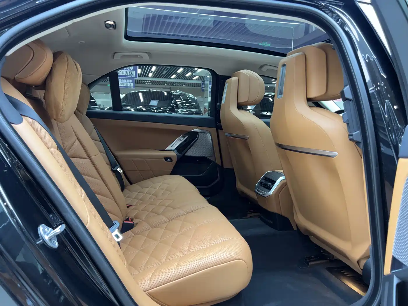 BMW 7 Series 2023 Model 735Li M Sport Package фото 7