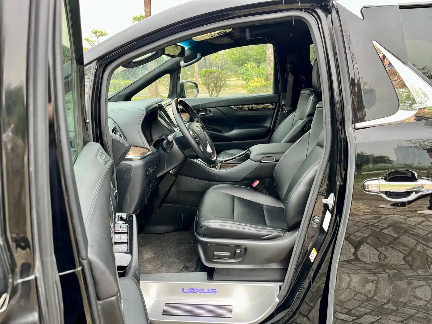 Toyota Alphard 2018 3.5L Luxury фото 4