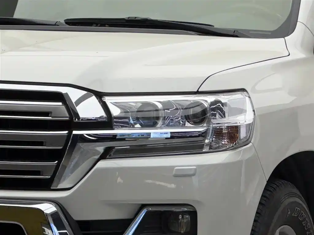 Toyota Land Cruiser (Import) фото 3