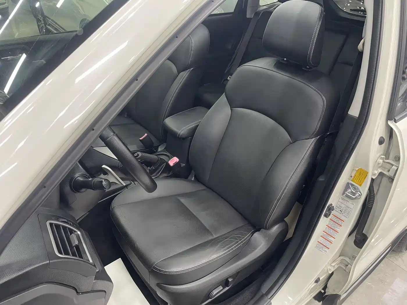 Subaru Forester 2015 2.0i Special Commemorative Edition фото 15