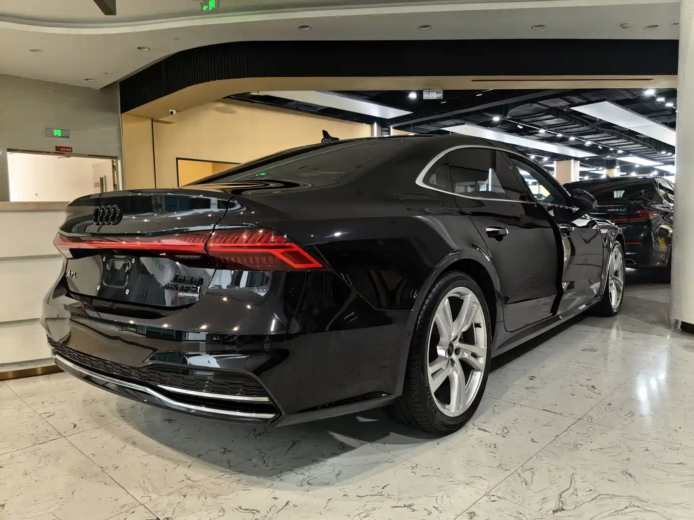 Photo 10 - Audi A7L