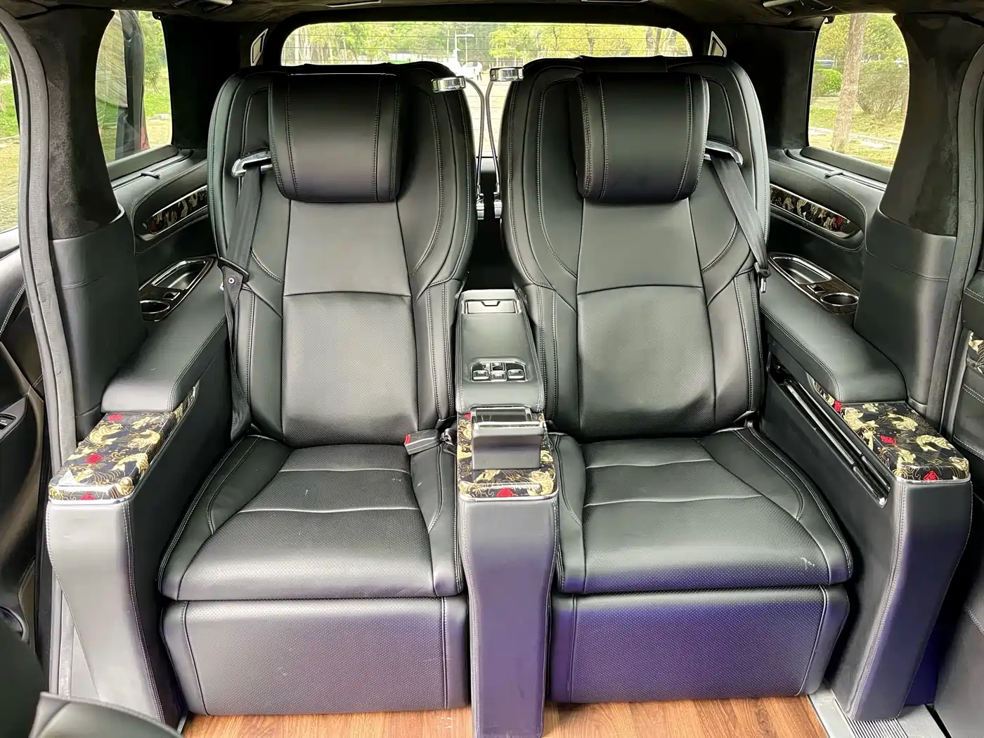 Toyota Alphard 2018 3.5L Luxury фото 13