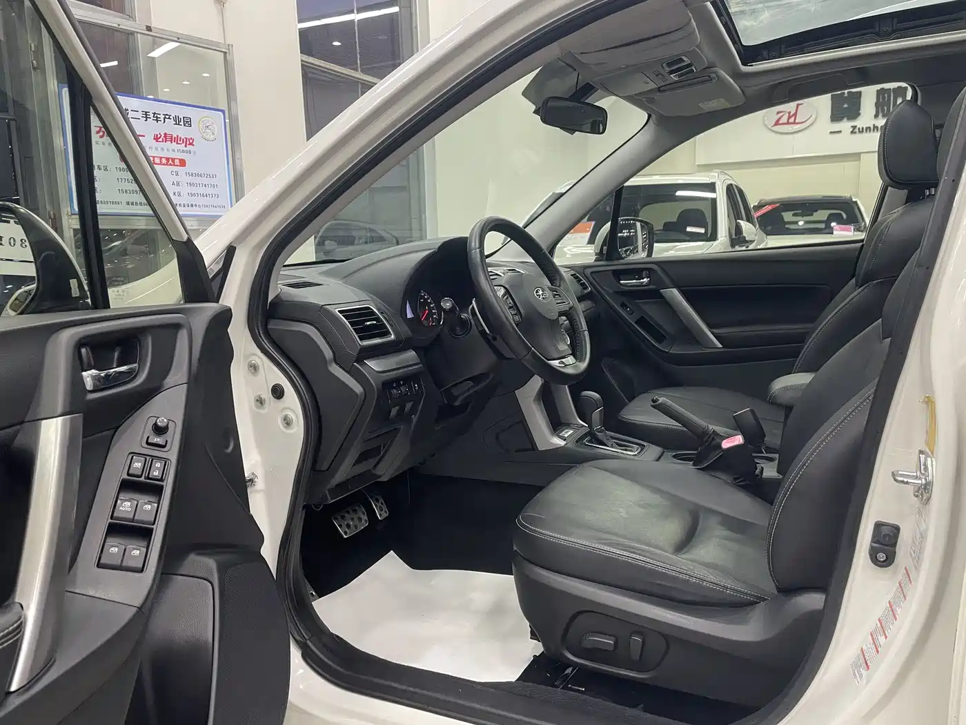 Subaru Forester 2015 2.0i Special Commemorative Edition фото 14