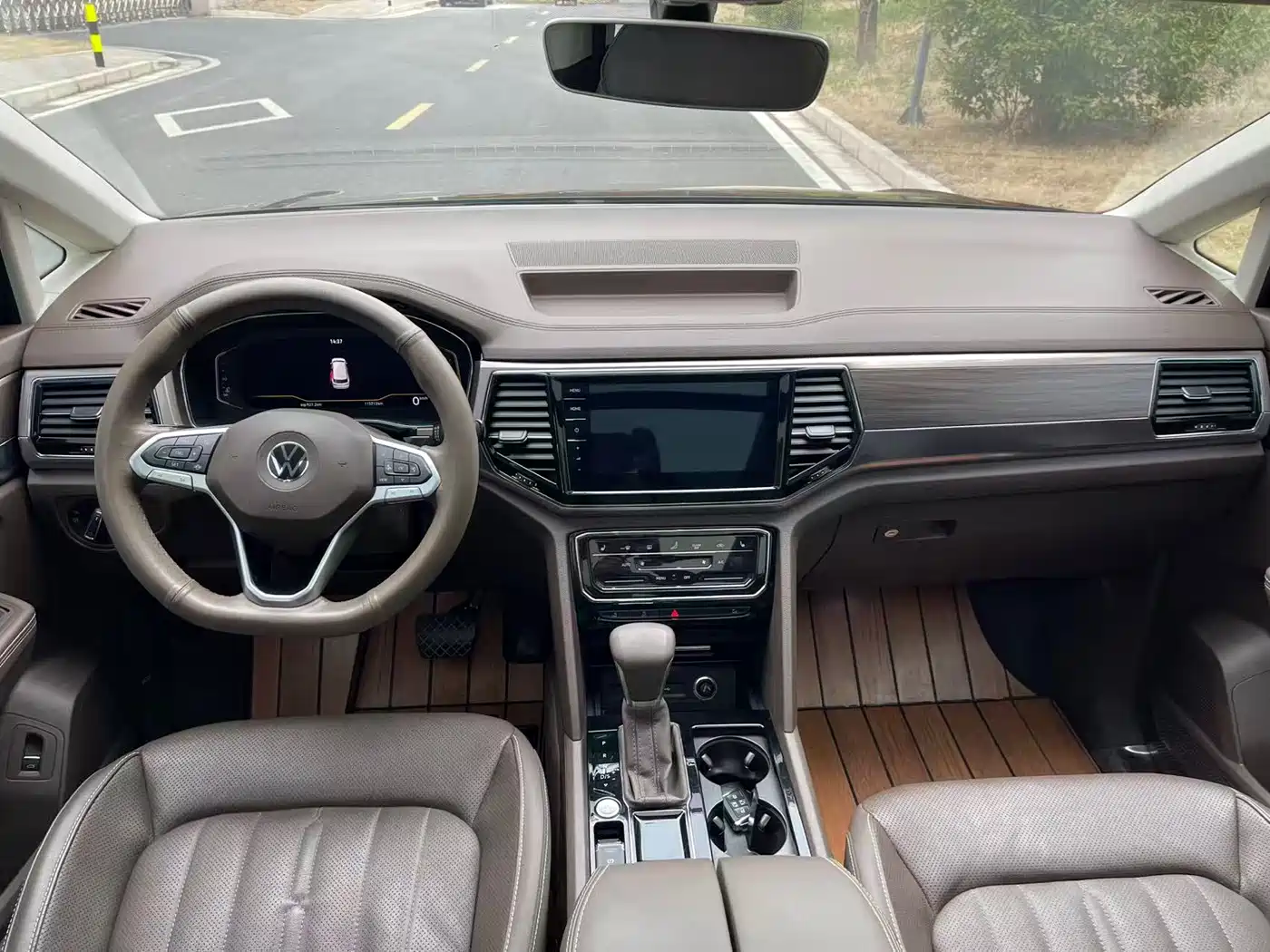 Volkswagen Viloran 2020 330TSI Luxury Edition фото 11