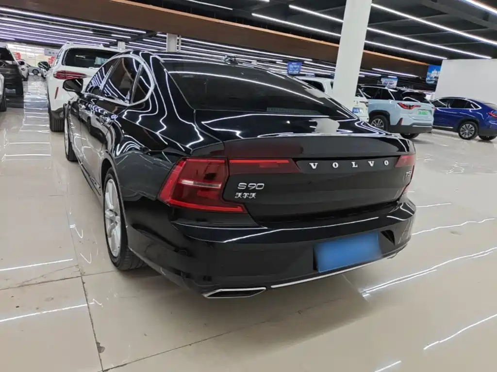 Photo 6 - Volvo S90