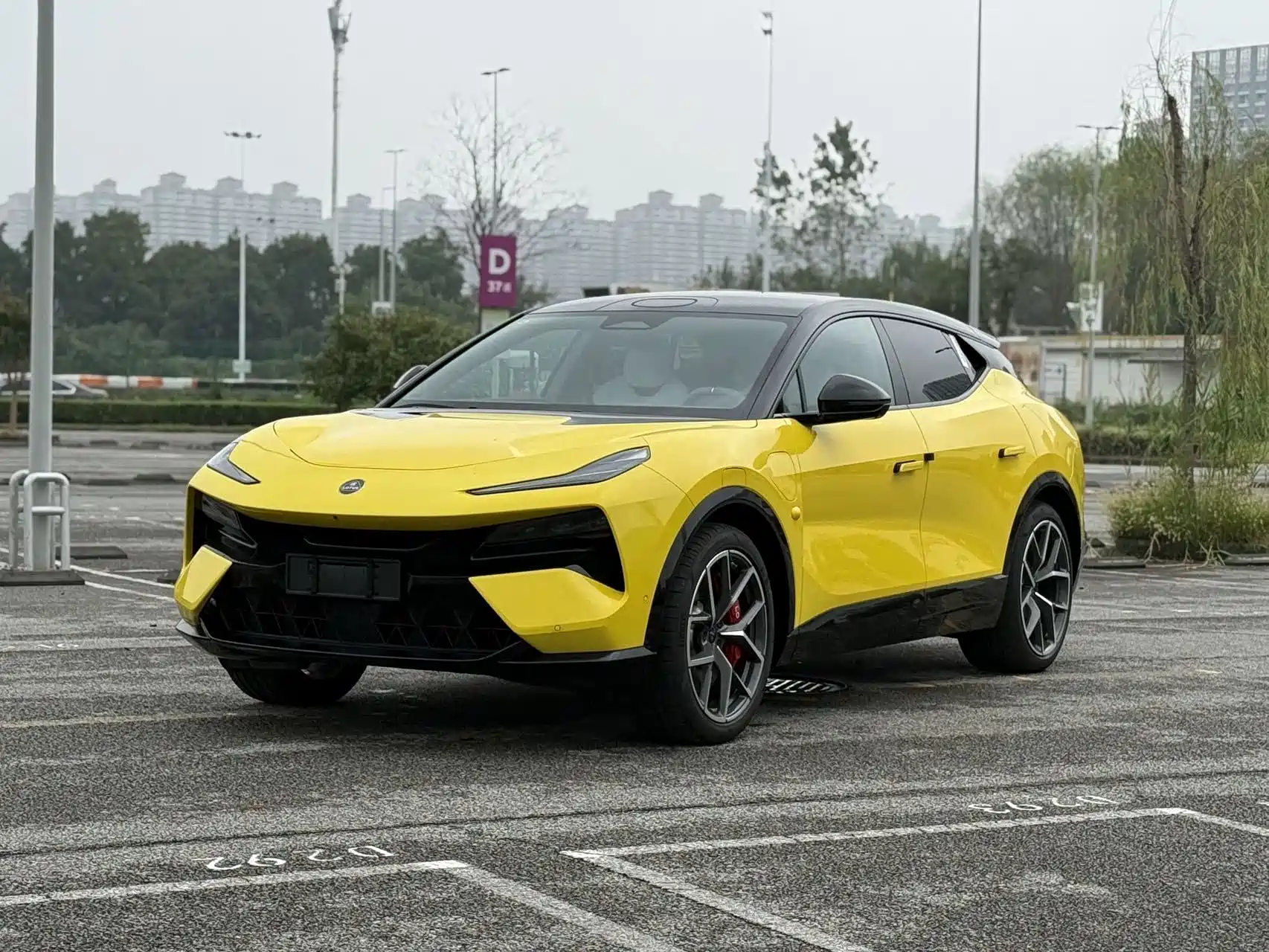 Фото 2 - Lotus ELETRE