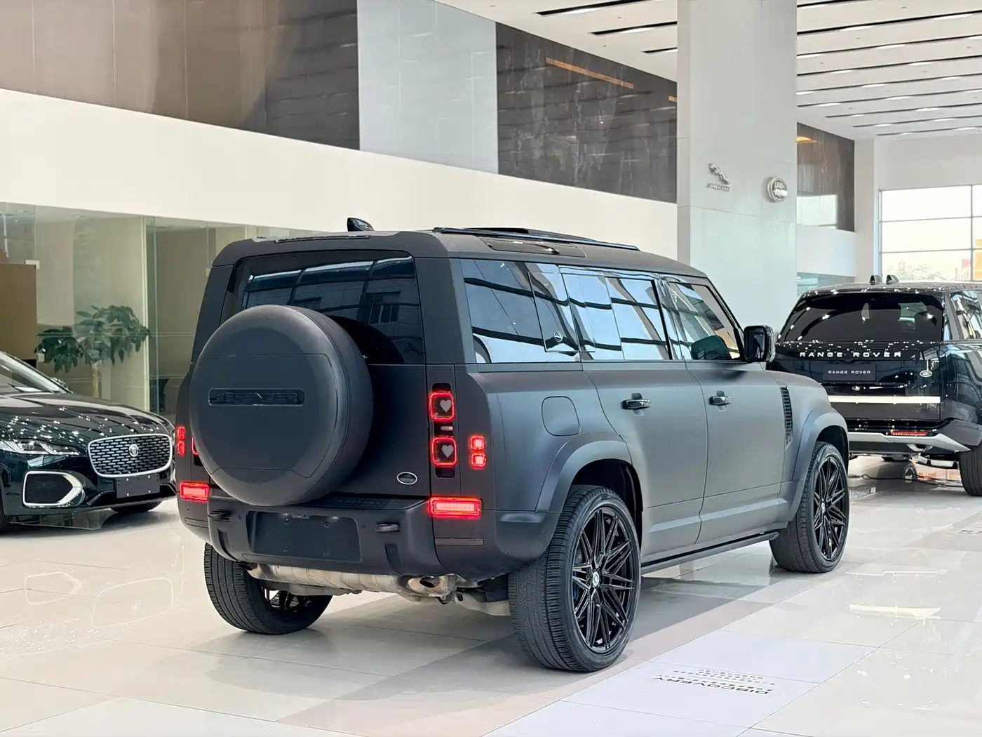 Фото 4 - Land Rover Defender