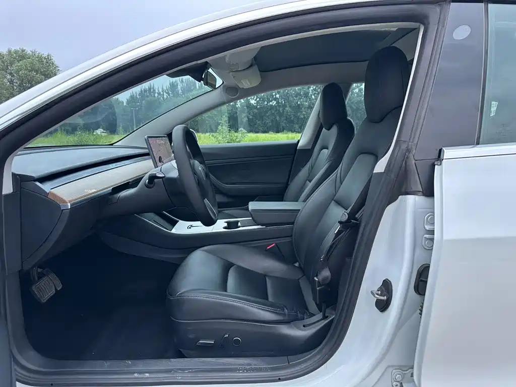صورة 8 - Tesla Model 3