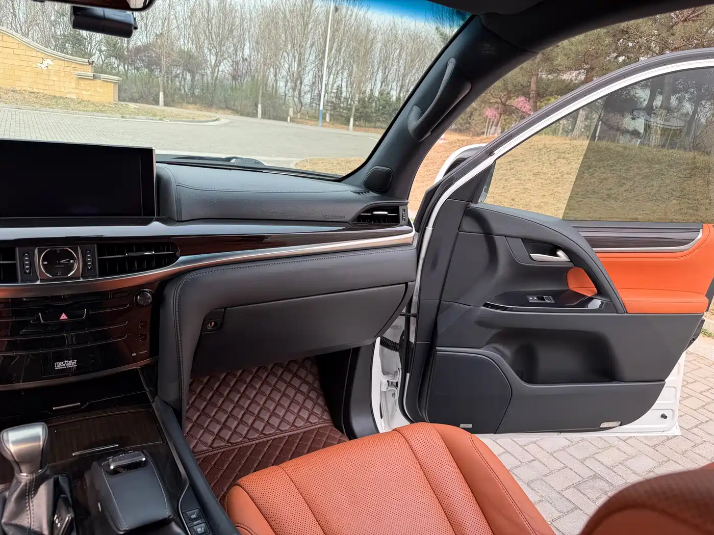Lexus LX 2016 570 Luxury Premium Edition фото 24