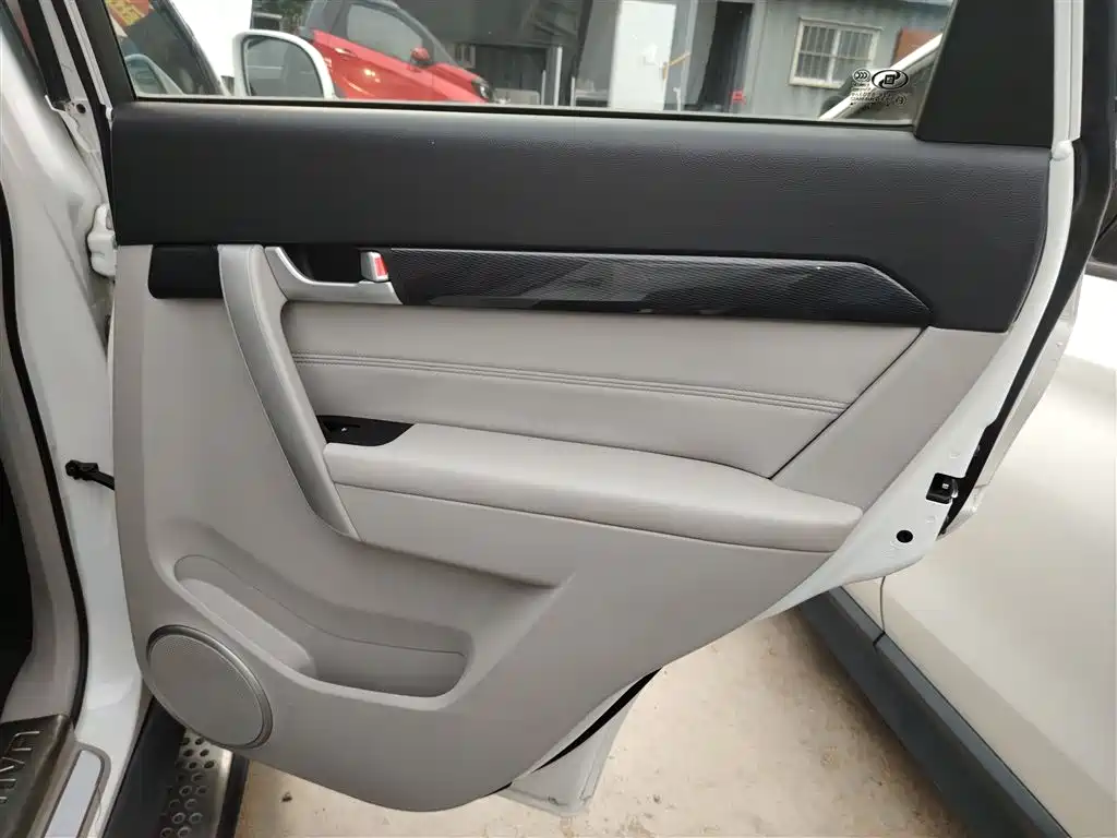 Chevrolet Captiva 2015 2.4L 2WD Urban Edition 5-seater фото 16