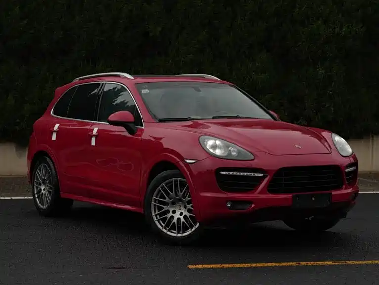 Porsche Cayenne 2012 Cayenne GTS 4.8L фото 3