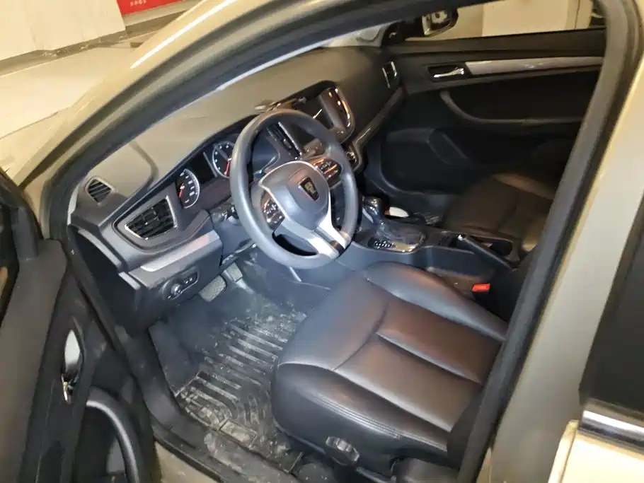 Фото 9 - Roewe 360