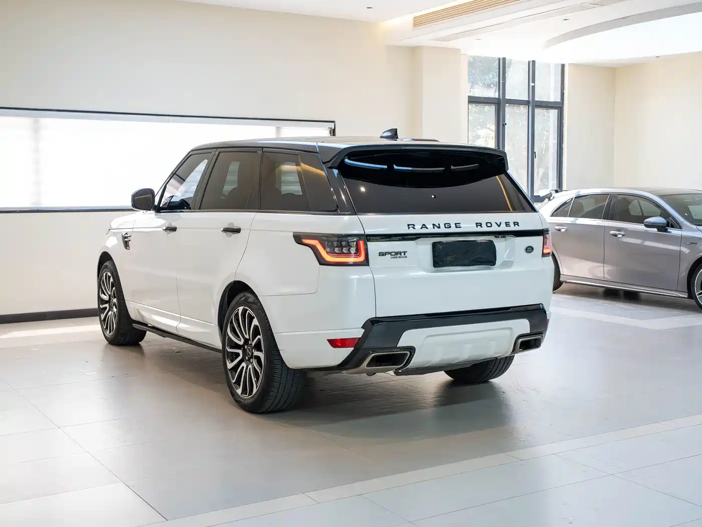 Фото 16 - Land Rover Range Rover Sport