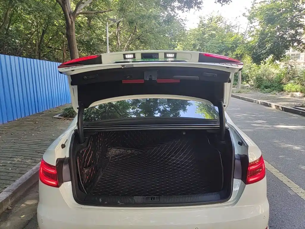 Фото 19 - Audi A4L
