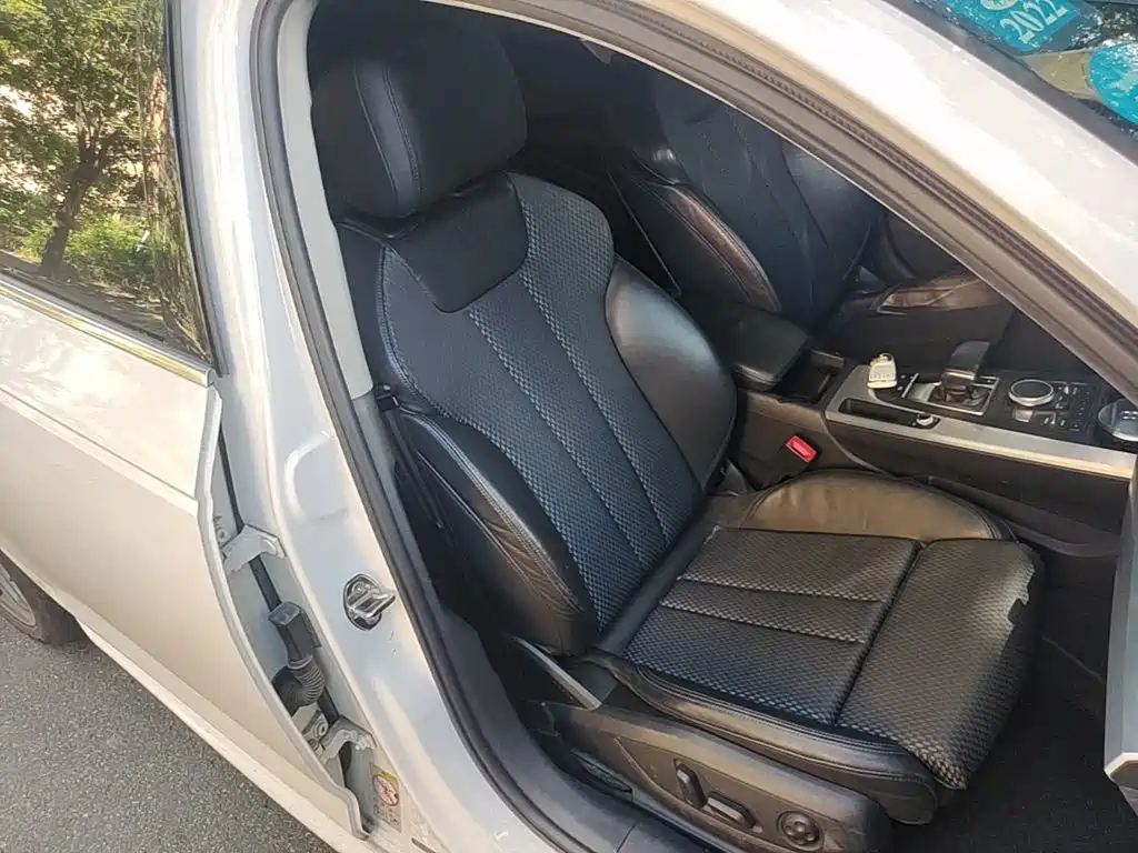 Фото 25 - Audi A4L