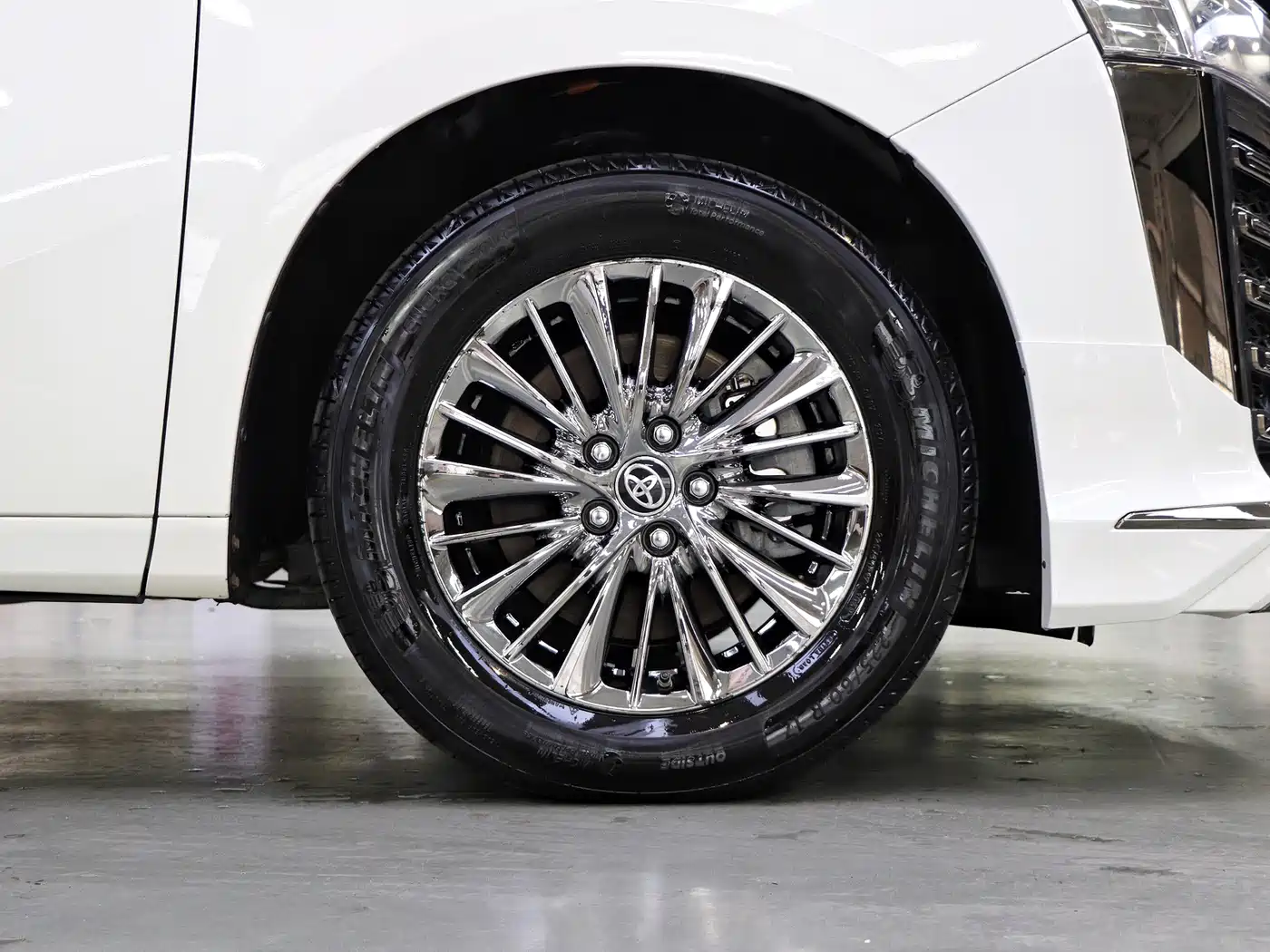 Toyota Vellfire 2019 Hybrid 2.5L HV Premium Edition фото 33