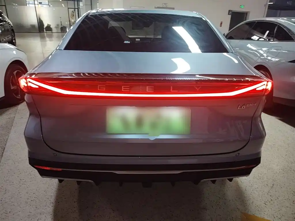 Geely Galaxy Galaxy L6 2025 EM-i 140km Starship Edition фото 6