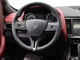 Photo 10 - Maserati Levante