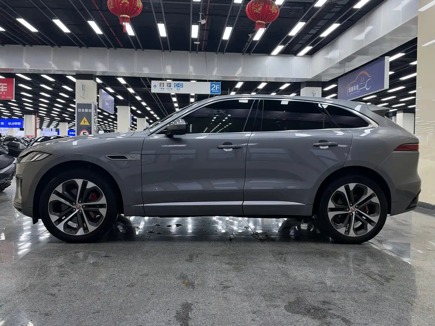 Фото 7 - Jaguar F-PACE