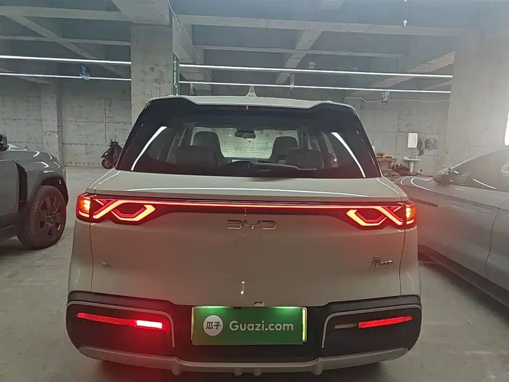 BYD Yuan UP 2024 401KM Surpass Edition фото 6