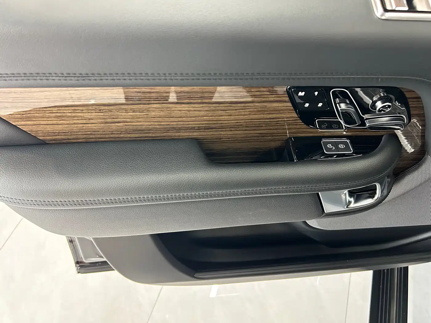 Land Rover Range Rover 2019 3.0 SC V6 Golden Age Edition фото 6