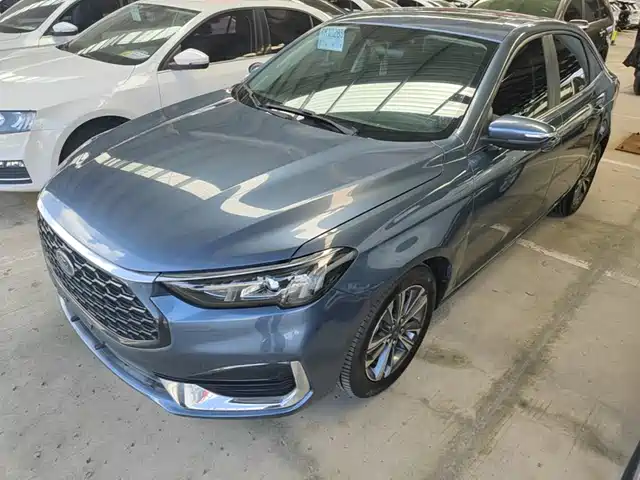 Ford Escort 1.5L, Автомат, Бриллиант