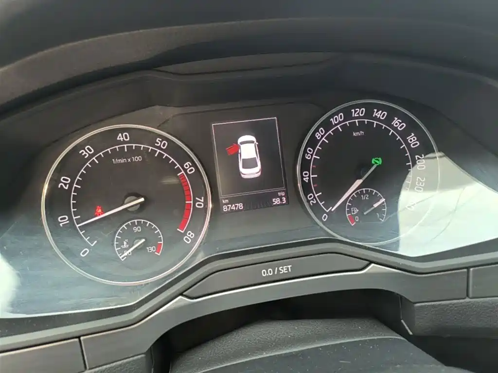 Škoda Superb 2016 TSI280 DSG Pioneer Edition фото 12