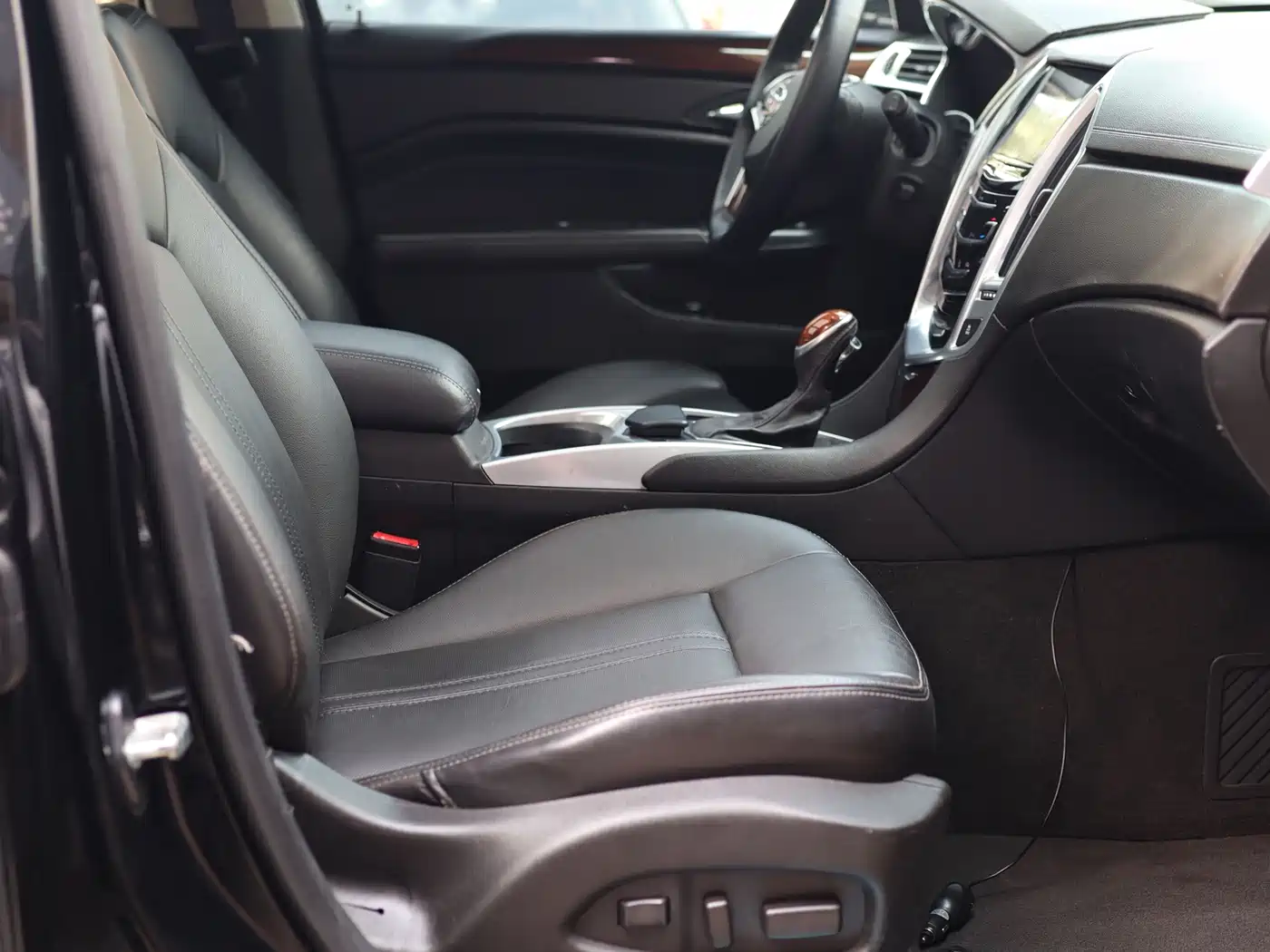 Photo 24 - Cadillac SRX