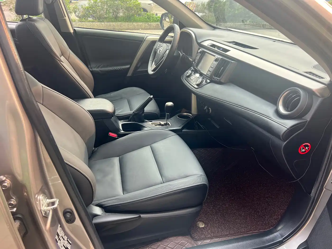 Toyota RAV4 Rongfang 2015 2.5L Automatic 4WD Luxury Edition фото 5
