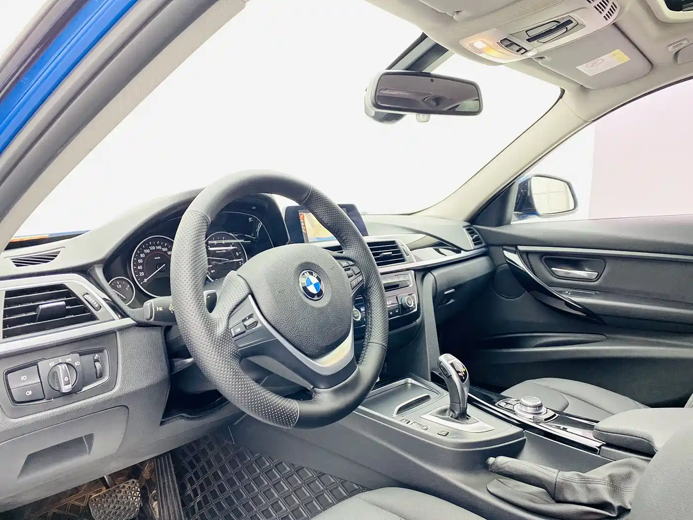 BMW 3 Series 2017 320Li M Sport фото 12
